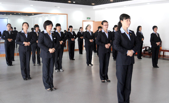 和縣房地產產權市場管理中心組織參加《服務禮儀培訓》